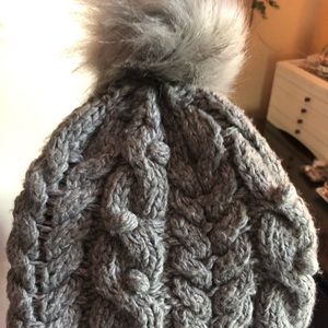 NWOT pompom beanie